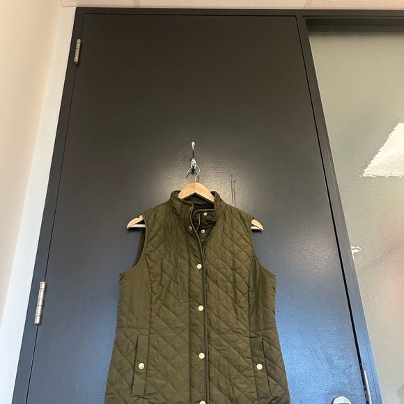 Talbots M petite very good condition barn coat Olive Quilted Vest- equestrian - Picture 11 of 12
